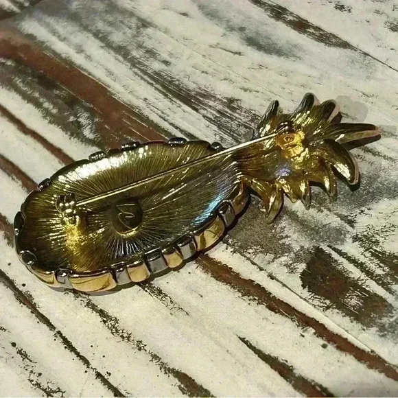 Vintage Liz Claiborne Pineapple Brooch Two Tone Signed - Picture 5 of 6